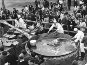 The World's Largest Frying Pan was used in the 1941 Long Beach Razor Clam Festival